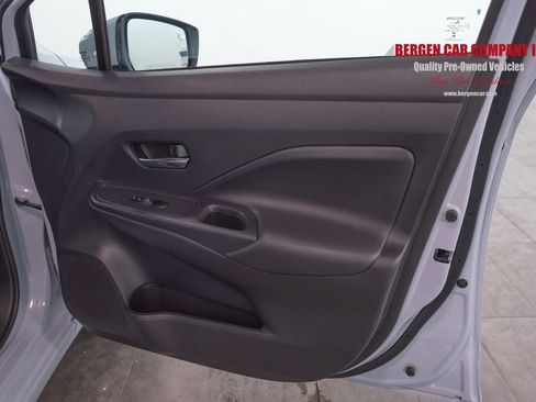 Used 2025 Nissan Versa SV FWD image 16