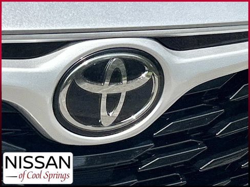 Used 2021 Toyota Highlander XLE FWD image 11