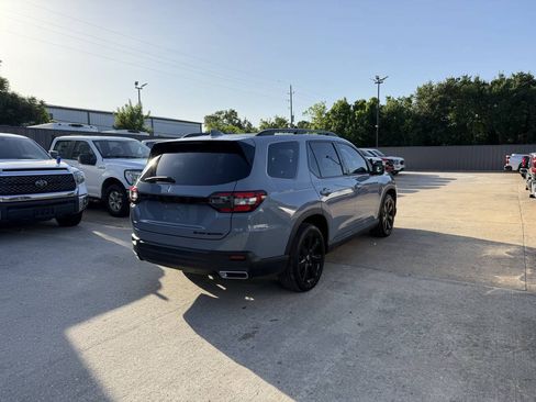 Used 2025 Honda Pilot Black Edition image 5