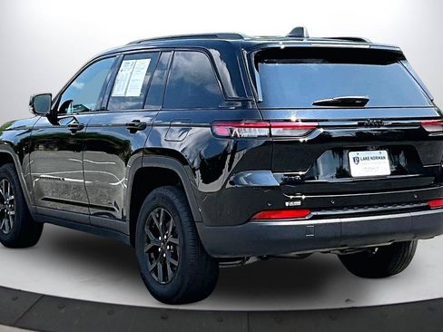 Certified 2024 Jeep Grand Cherokee Altitude AWD/4WD image 7