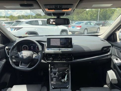 Used 2025 Nissan Rogue SL w/ SL Premium Package FWD image 27