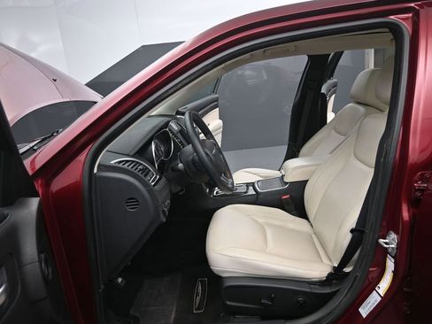 Used 2016 Chrysler 300 Limited RWD image 10
