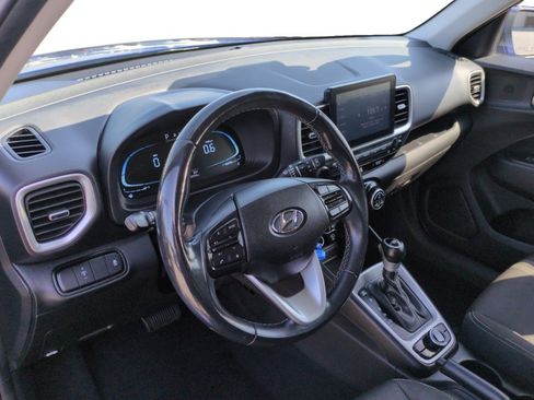 Used 2023 Hyundai Venue SEL FWD image 15