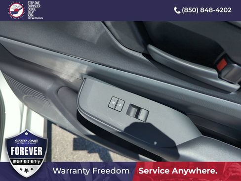 Used 2025 Toyota Prius LE FWD image 31