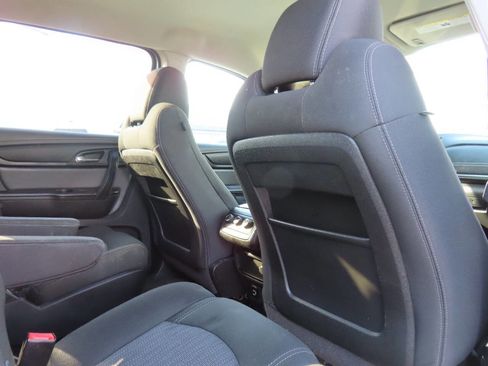 Used 2017 Chevrolet Traverse LT w/ Style and Technology Package image 37