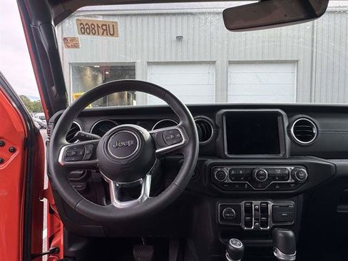 Used 2023 Jeep Wrangler Unlimited Sahara w/ Cold Weather Group AWD/4WD image 7