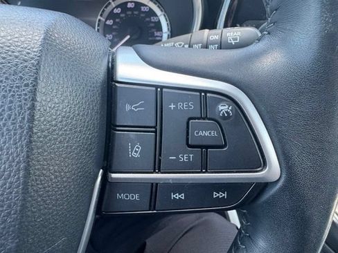 Used 2023 Toyota Highlander XSE AWD/4WD image 25