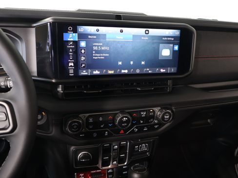 Used 2025 Jeep Gladiator Rubicon AWD/4WD image 5