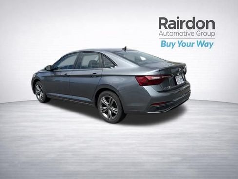 Used 2024 Volkswagen Jetta SE FWD image 5