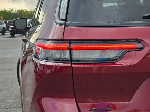 New 2025 Jeep Grand Cherokee L Altitude image 11