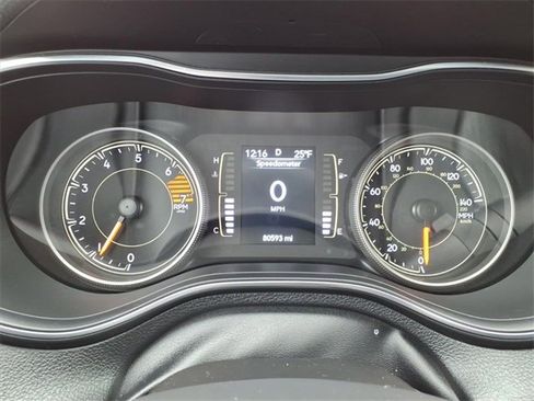 Certified 2019 Jeep Cherokee Latitude Plus w/ Cold Weather Group image 23