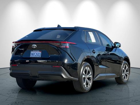 Used 2024 Toyota bZ4X XLE w/ Weather Package image 4