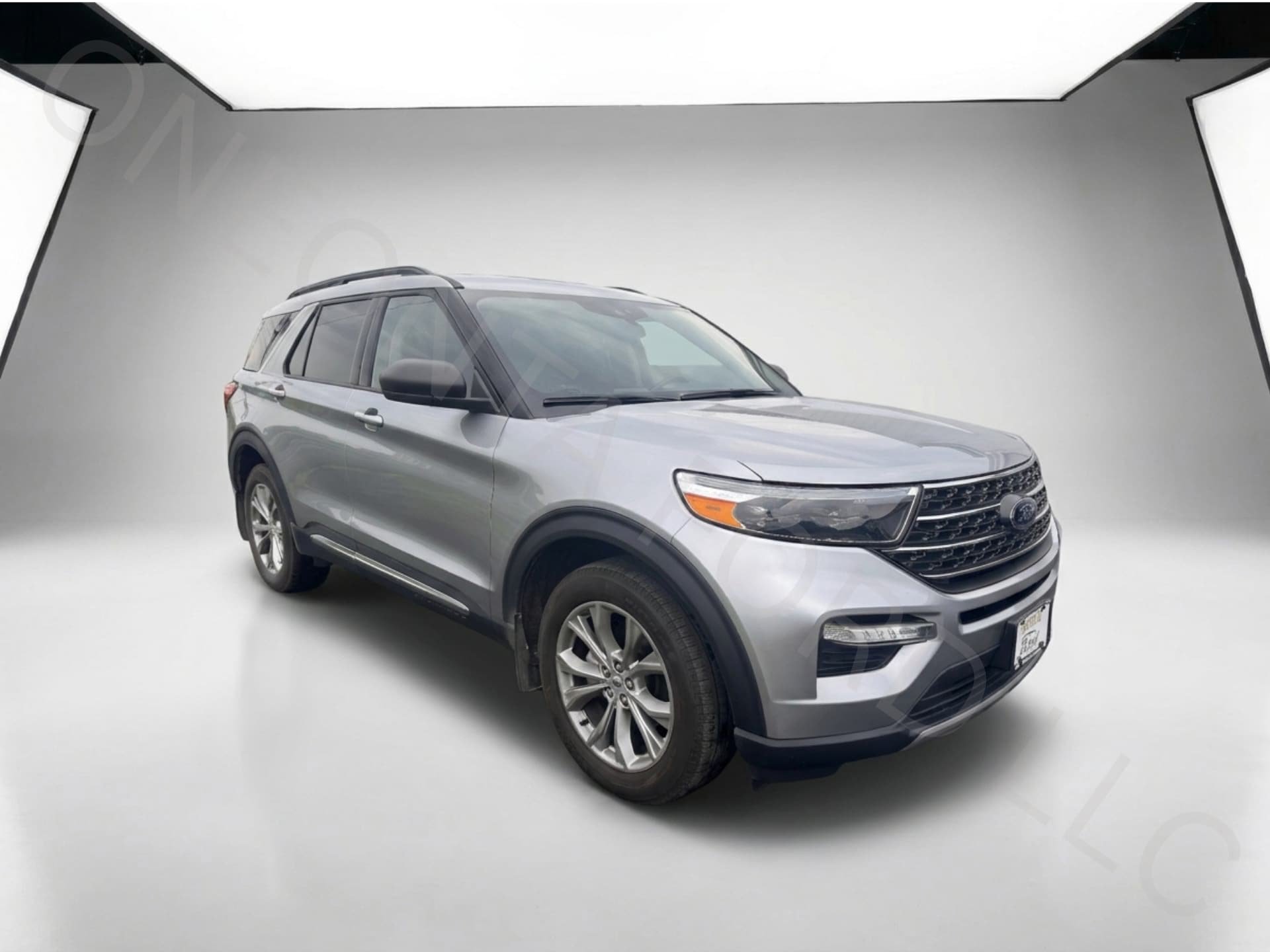 Used 2022 Ford Explorer XLT w/ Equipment Group 202A AWD/4WD image 13