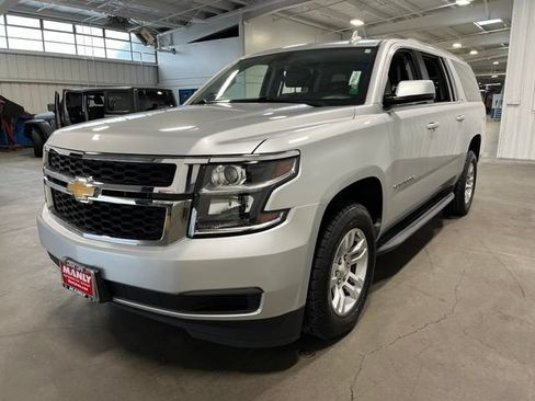 Used 2020 Chevrolet Suburban LT RWD image 7