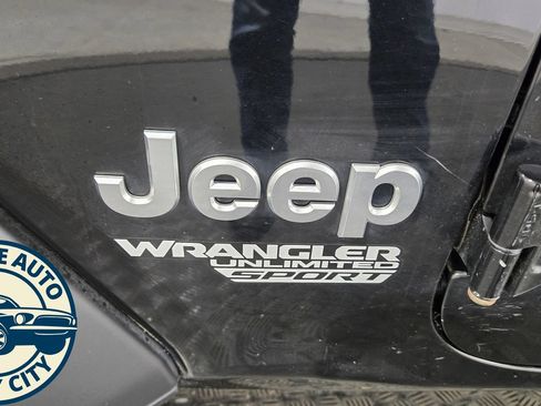 Used 2021 Jeep Wrangler Unlimited Sport AWD/4WD image 26