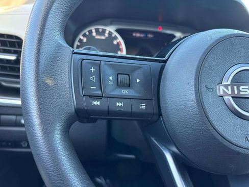 Used 2023 Nissan Rogue SV image 15