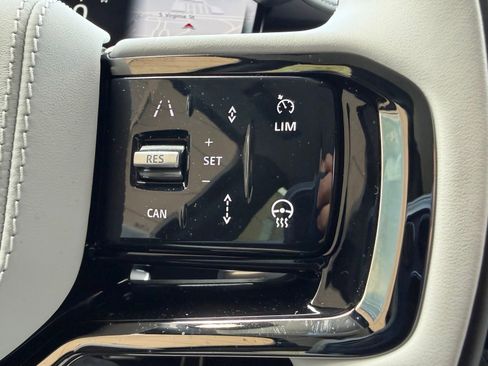 Used 2025 Land Rover Range Rover Sport Dynamic SE image 11