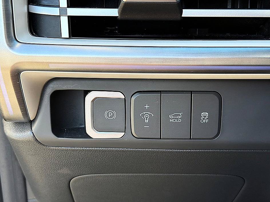 Certified 2025 Hyundai Santa Fe Limited FWD image 21