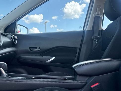 Used 2023 Nissan Kicks SV FWD image 39