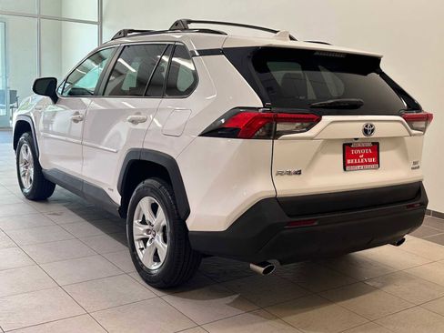 Certified 2020 Toyota RAV4 XLE w/ Convenience Package AWD/4WD image 6