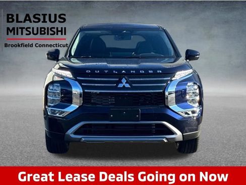 New 2026 Mitsubishi Outlander SE AWD/4WD image 2