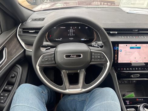 New 2026 Jeep Grand Cherokee Altitude image 14