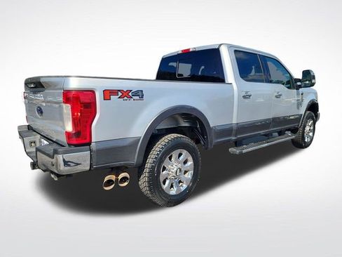 Used 2018 Ford F250 Lariat w/ Chrome Package image 6