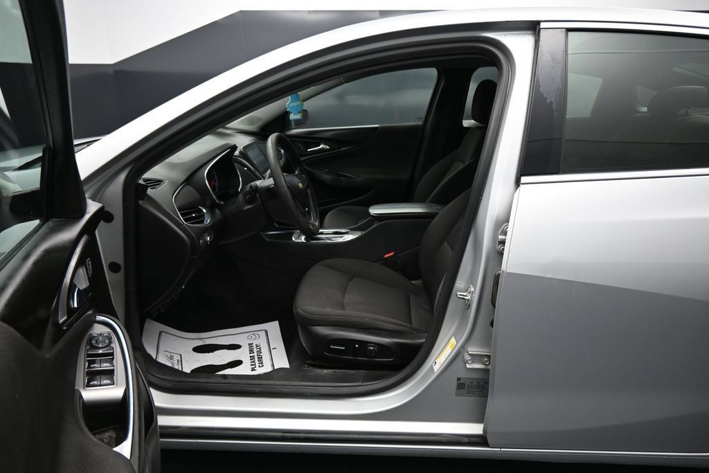 Used 2019 Chevrolet Malibu LT FWD image 9