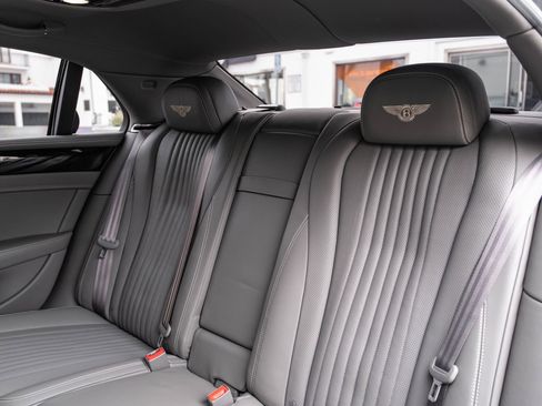 Used 2018 Bentley Flying Spur V8 image 32