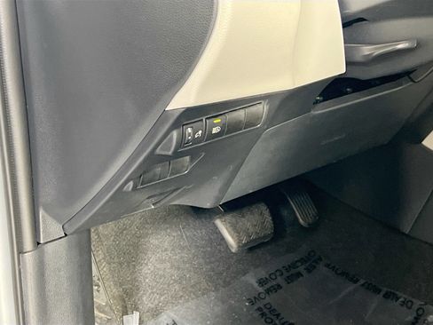 Used 2023 Toyota Corolla Cross L image 10