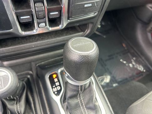 Used 2023 Jeep Gladiator Overland image 13