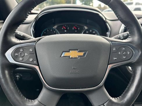 Used 2022 Chevrolet Traverse LT image 25