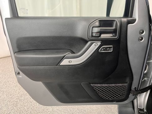 Used 2016 Jeep Wrangler Sahara AWD/4WD image 13