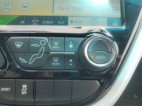 Used 2020 Chevrolet Bolt Premier w/ Infotainment Package FWD image 21