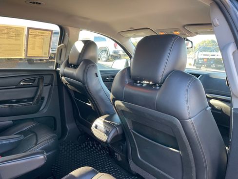 Used 2015 GMC Acadia SLT image 29