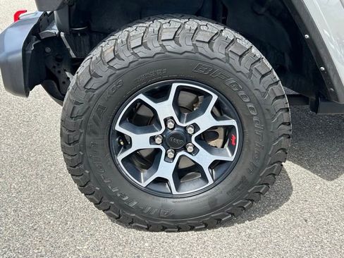 Used 2022 Jeep Wrangler Unlimited Rubicon w/ LED Lighting Group AWD/4WD image 12