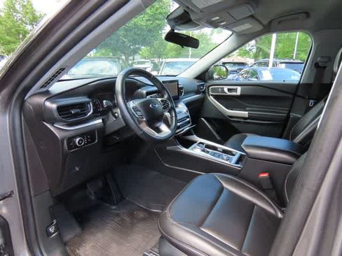 Used 2023 Ford Explorer XLT w/ Equipment Group 202A AWD/4WD image 2