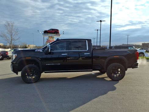 Used 2022 GMC Sierra 3500 Denali w/ Denali Black Diamond Edition image 6