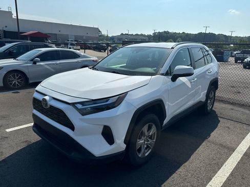 Used 2024 Toyota RAV4 XLE FWD image 2