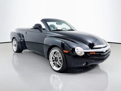 Used 2004 Chevrolet SSR w/ Preferred Equipment Group RWD image 14