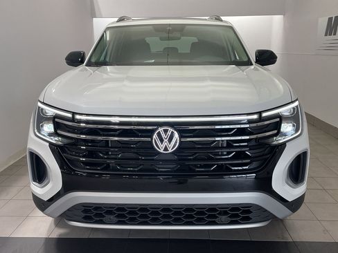 New 2026 Volkswagen Atlas Peak Edition image 2