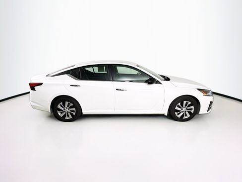 Used 2024 Nissan Altima 2.5 S FWD image 2