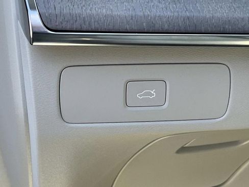 New 2026 Volvo XC90 B6 Ultra image 24
