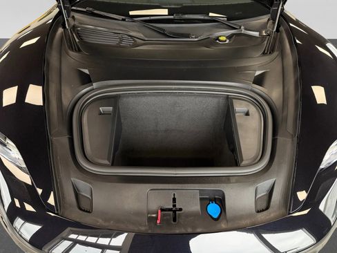 Used 2022 Porsche Taycan image 27