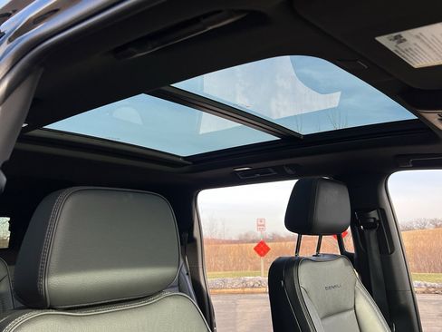 Used 2023 GMC Yukon XL Denali image 29