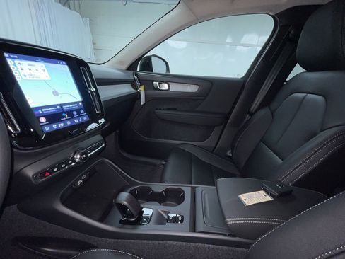 New 2026 Volvo XC40 B5 Core w/ Climate Package image 4