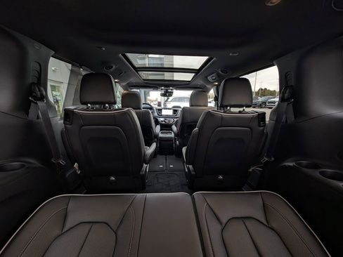 New 2026 Chrysler Pacifica Limited w/ S Appearance Package FWD image 20