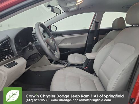 Used 2017 Hyundai Elantra SE FWD image 18