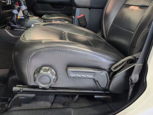 Used 2019 Jeep Wrangler Unlimited Sahara image 10