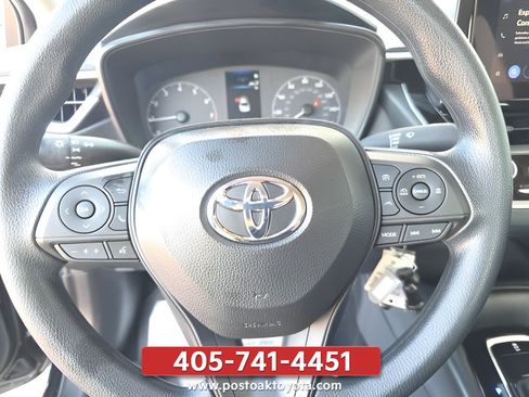 Used 2025 Toyota Corolla LE FWD image 16